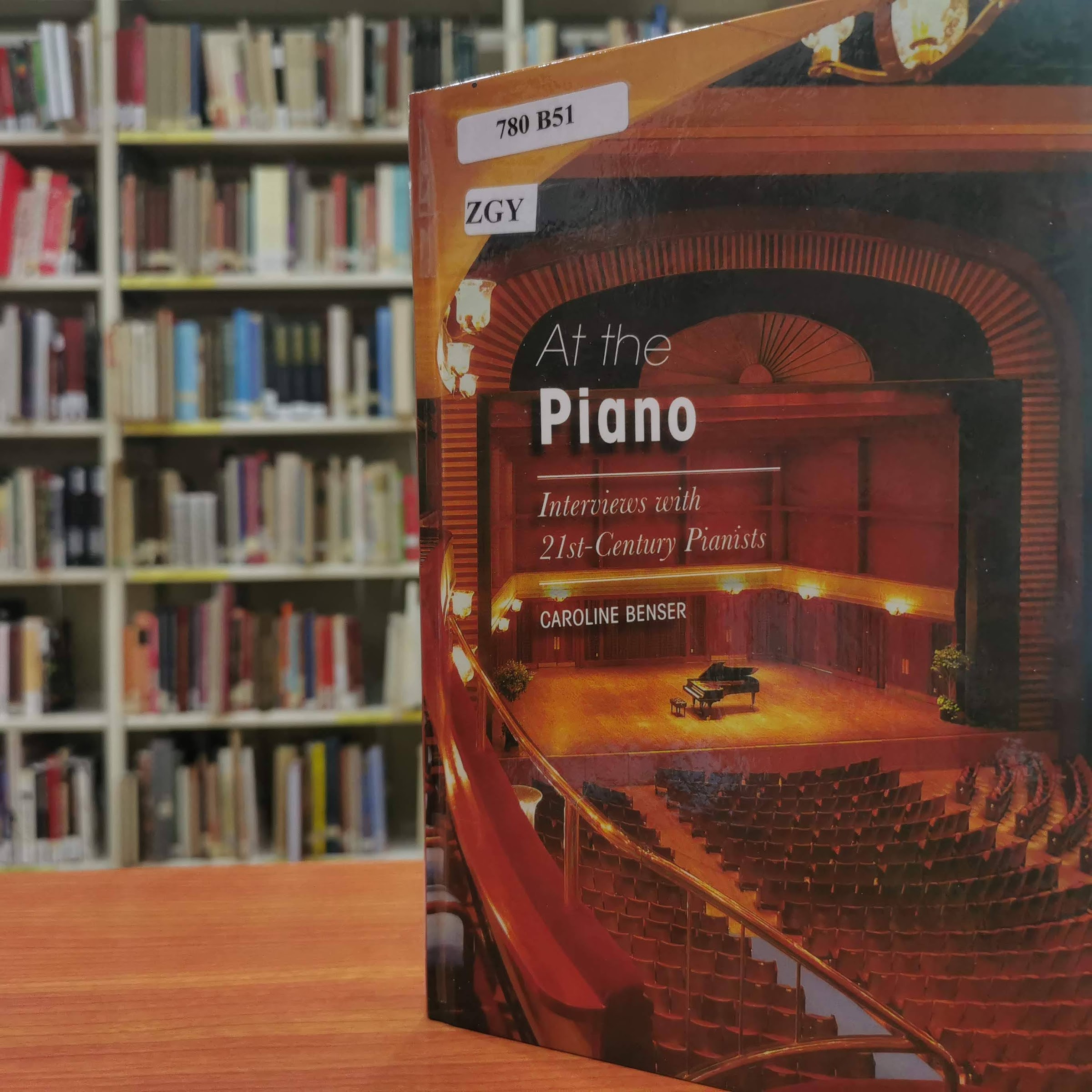A Zenei Gyűjtemény pár darab zongoratanulással kapcsolatos könyve