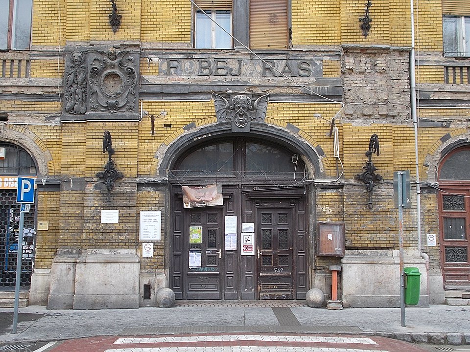 The entrance before renovation