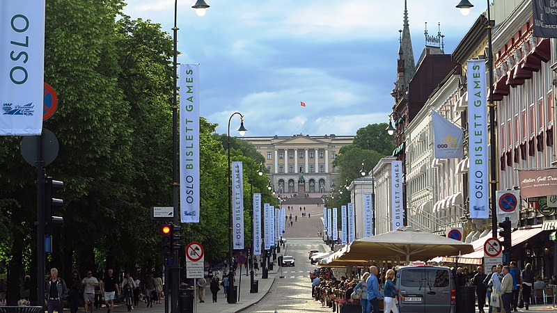 Oslo egyik legszebb útja a Karl Johans gate, ami a Királyi Palotába fut / Wikimedia Commons