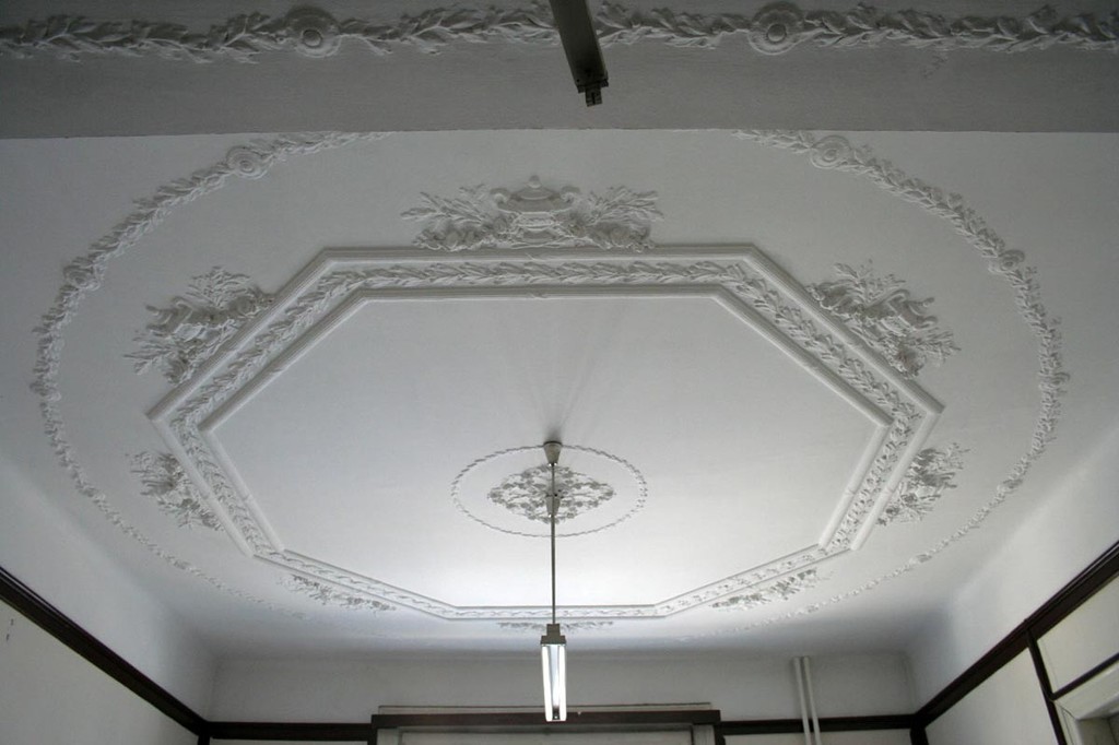 Ceiling stucco ornamentation