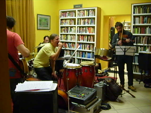 Az Ágoston Crew koncertje a könyvtárban