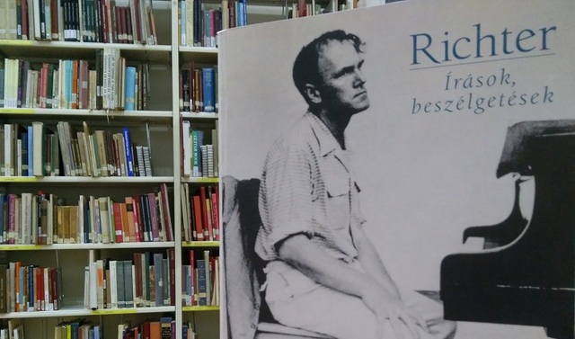 Richter írások, beszélgetések című könyv borítója