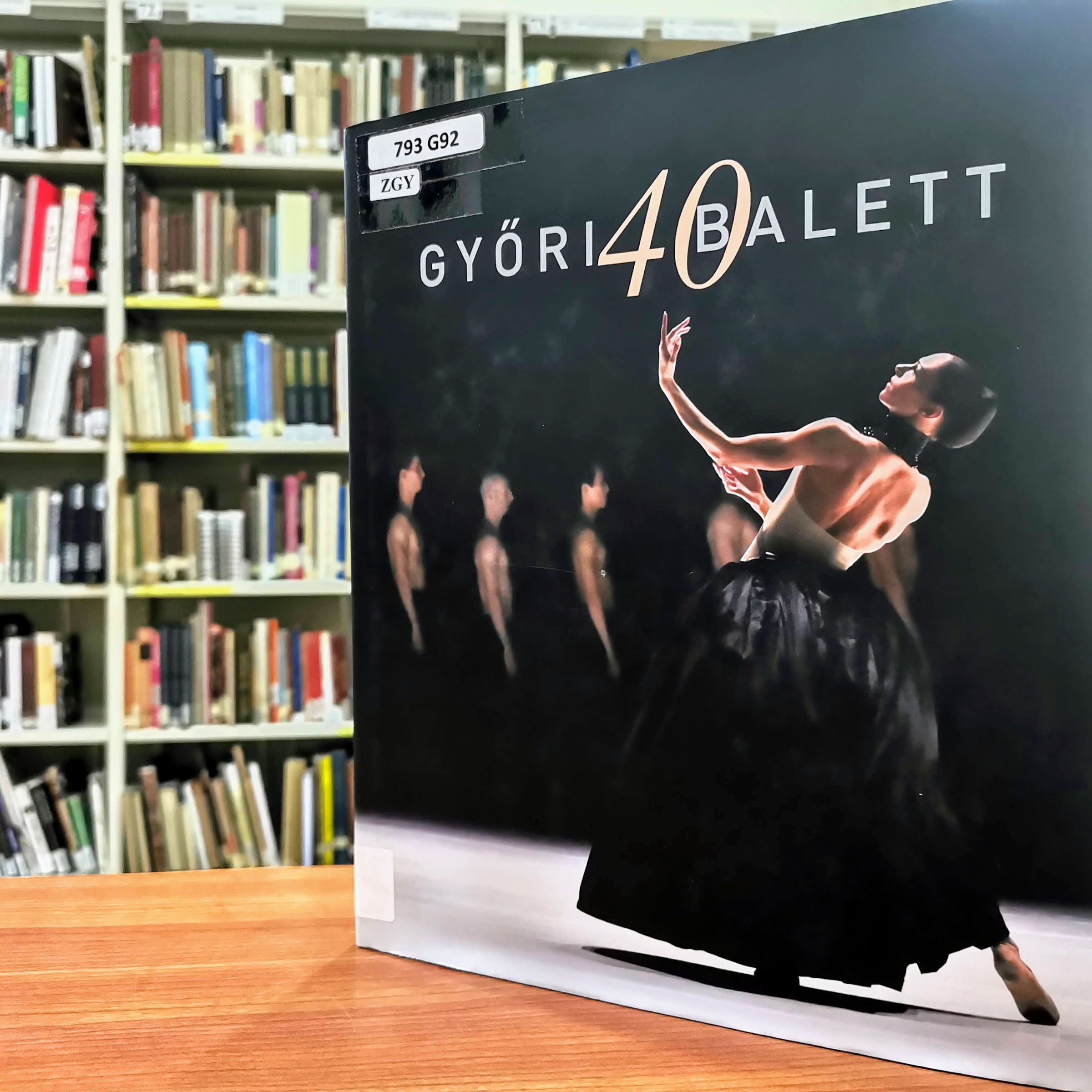Győri balett 40 c. könyv borítója