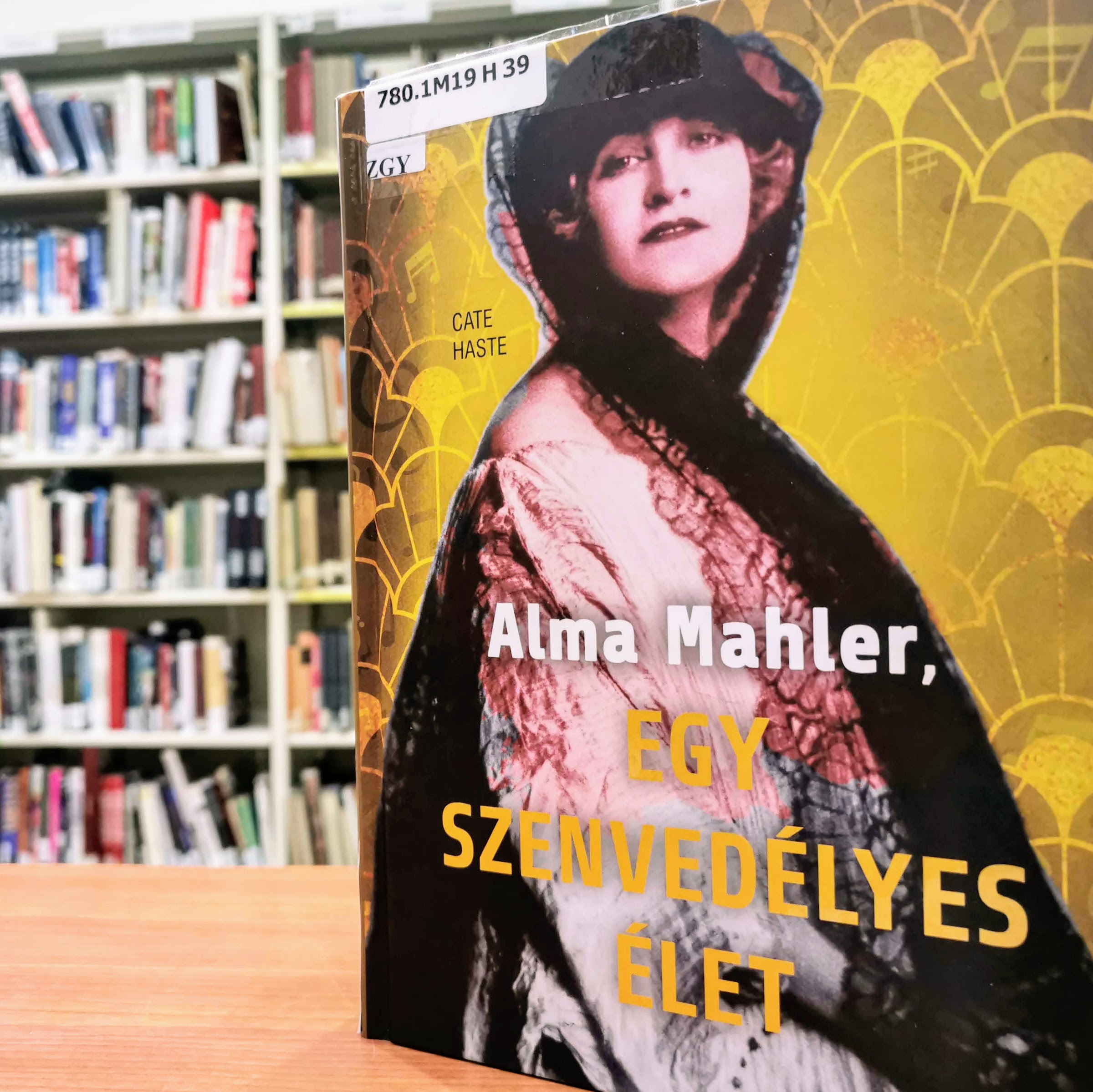 Alma Mahler, egy szenvedélyes élet c. könyv borítója