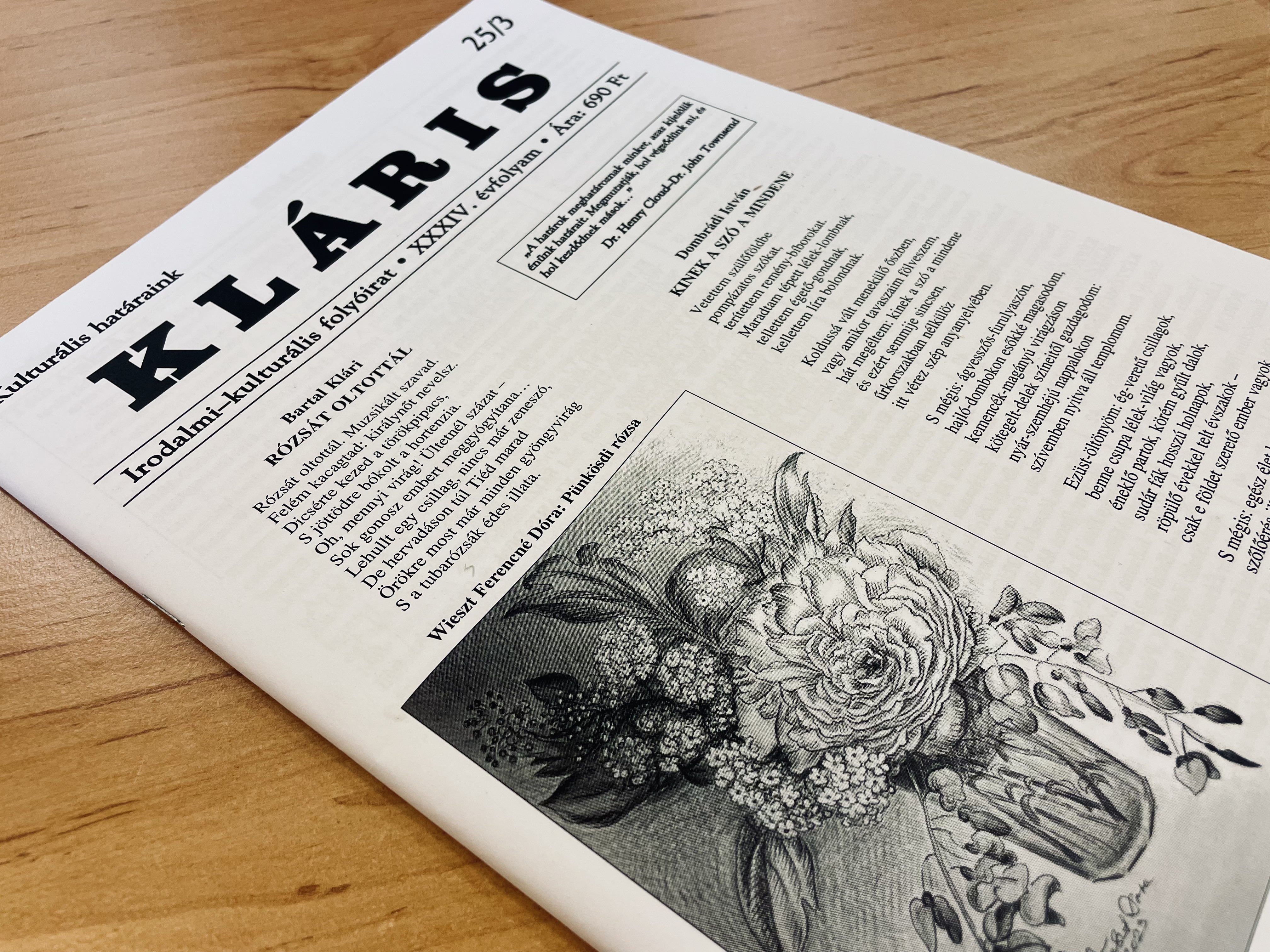 A képen a Kláris című folyóiratból egy példány.