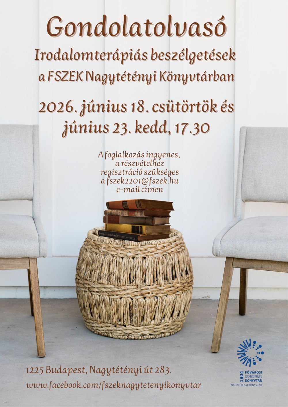 kis asztalon könyvek, mellette két szék