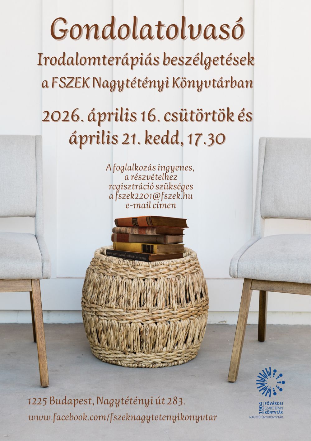 kis asztalon könyvek, mellette két szék