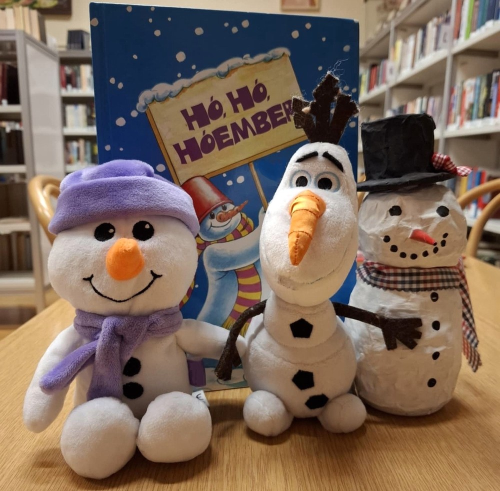 Plüss hóemberek és a Hó, hó, hóember című könyv