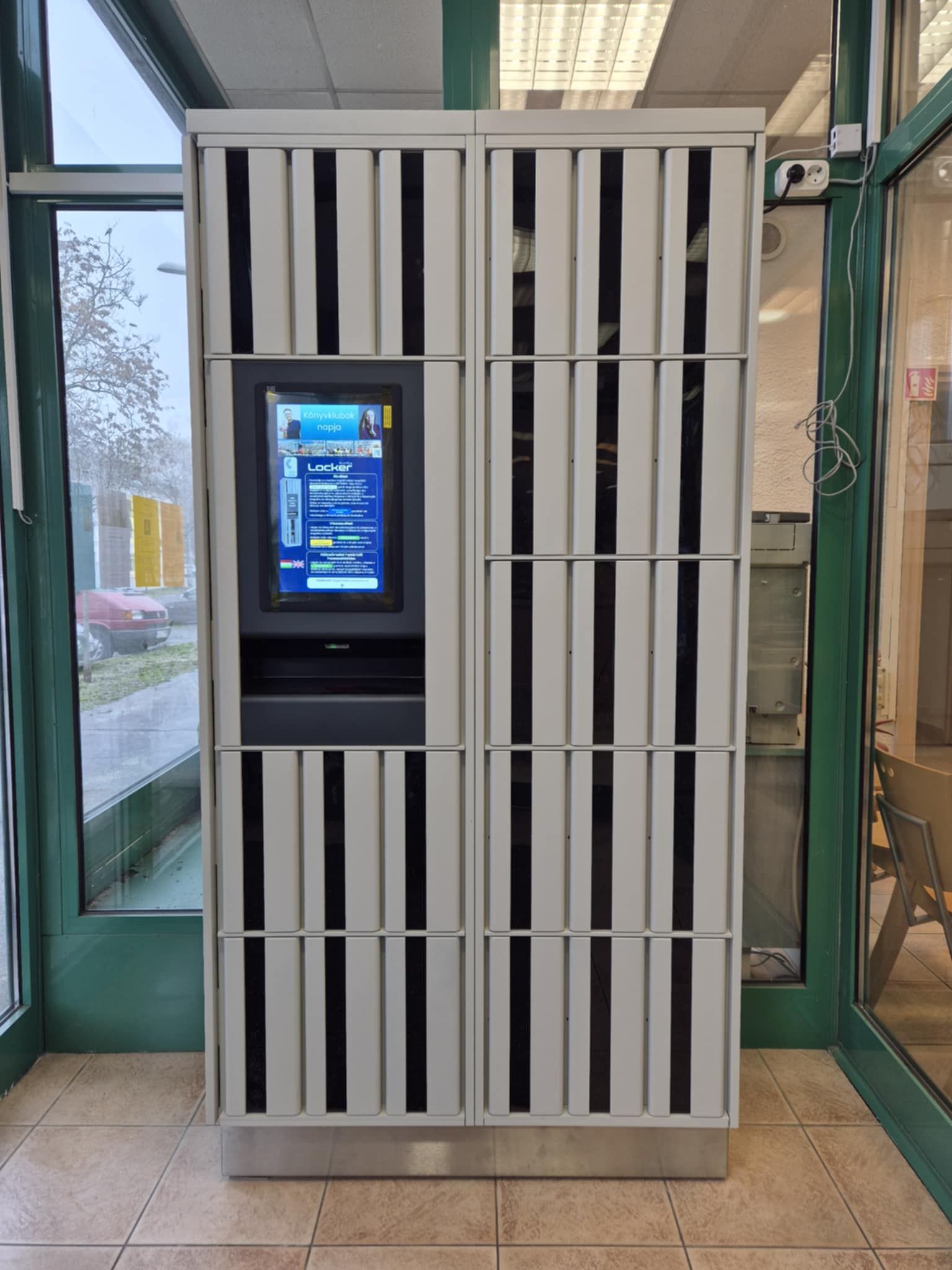 locker az előtérben