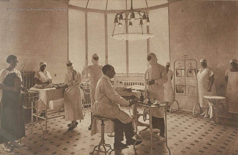 Preparation for an operation in the operating room - 1920s