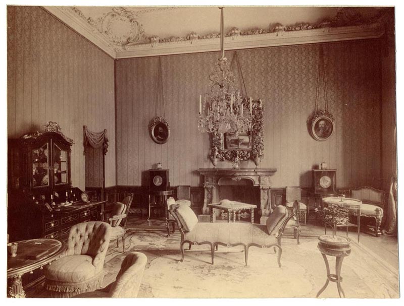 The women's salon circa 1900