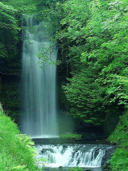 A képen a csodálatos Glencar-vízesés. Kép forrása: Jon Sullivan / Wikipédia