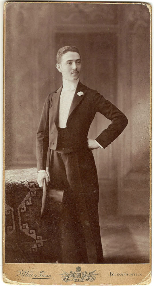 Manó Mai: Man with top hat, 1898