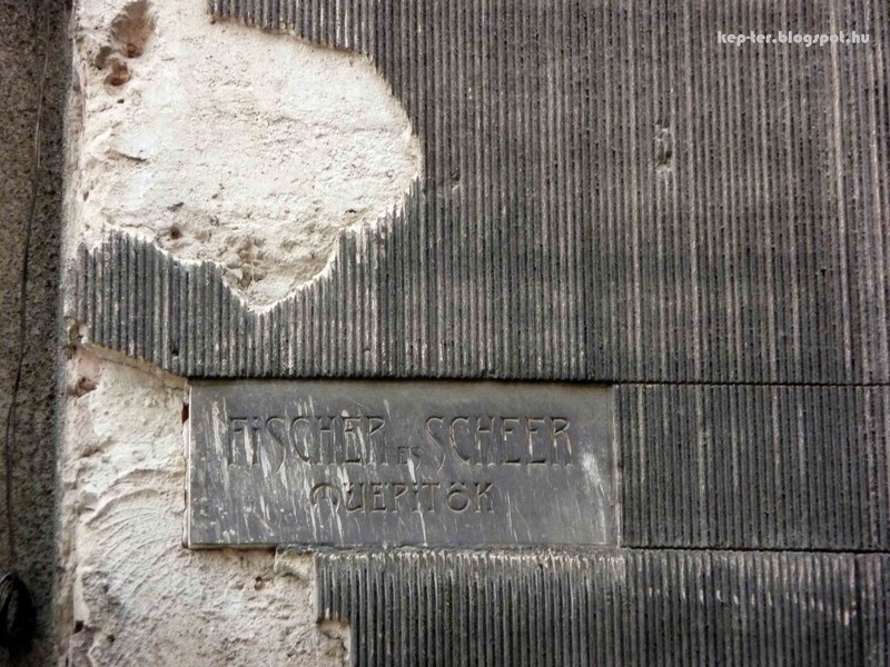 Fischer és Scheer építészek-tervezők felirata az épületen