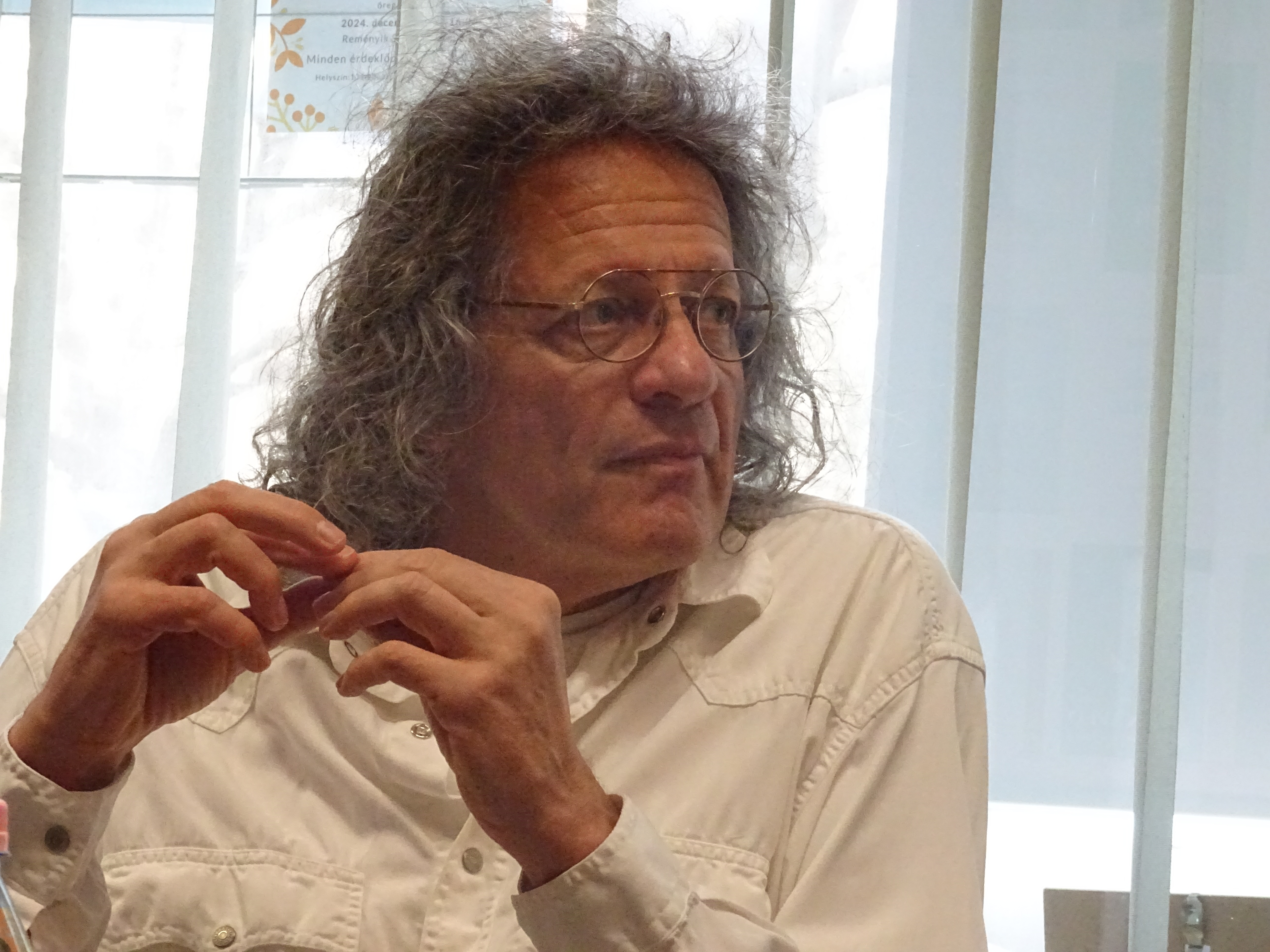 kép a beszélgetésről