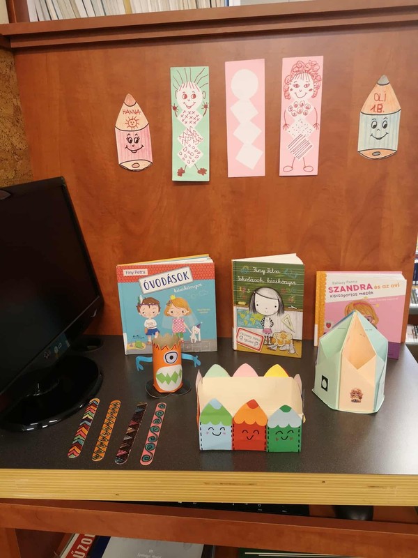 Kézműves foglalkozásra könyvajánló és mintapéldányok