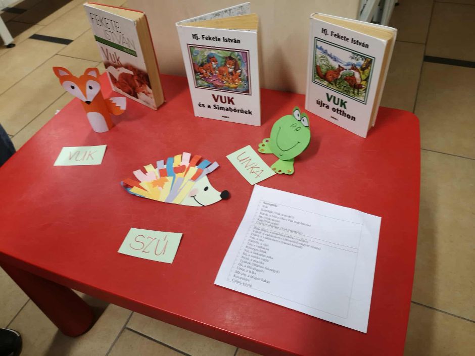 Könyvajánló és kézműves mintapéldányok