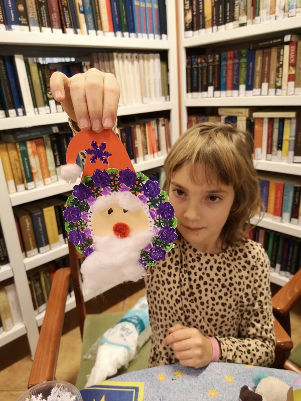 Papír mikulás és készítője