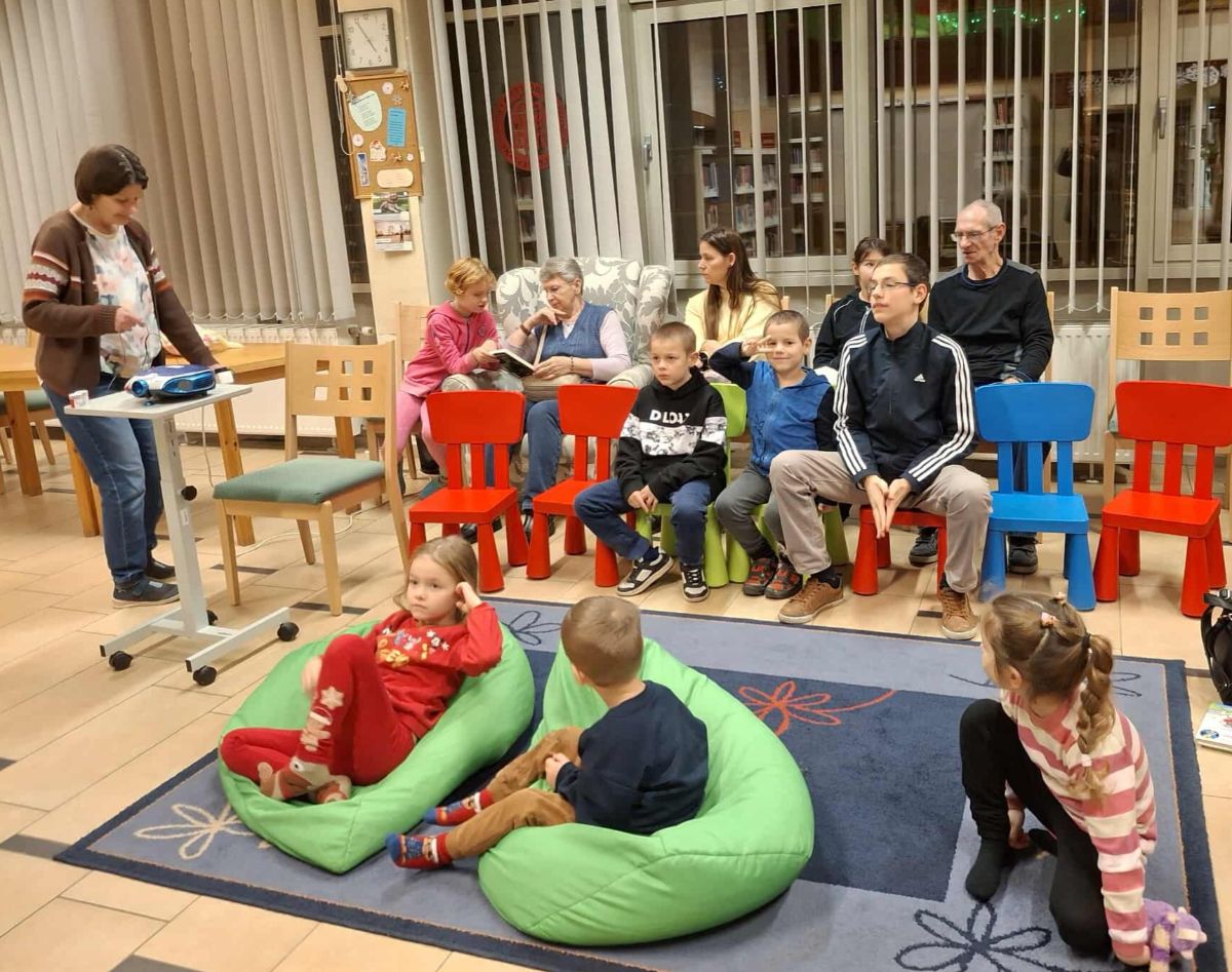 Diavetítésre vár a közönség