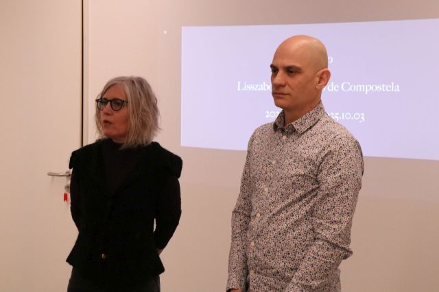 a könyvtár vezetője és az előadó