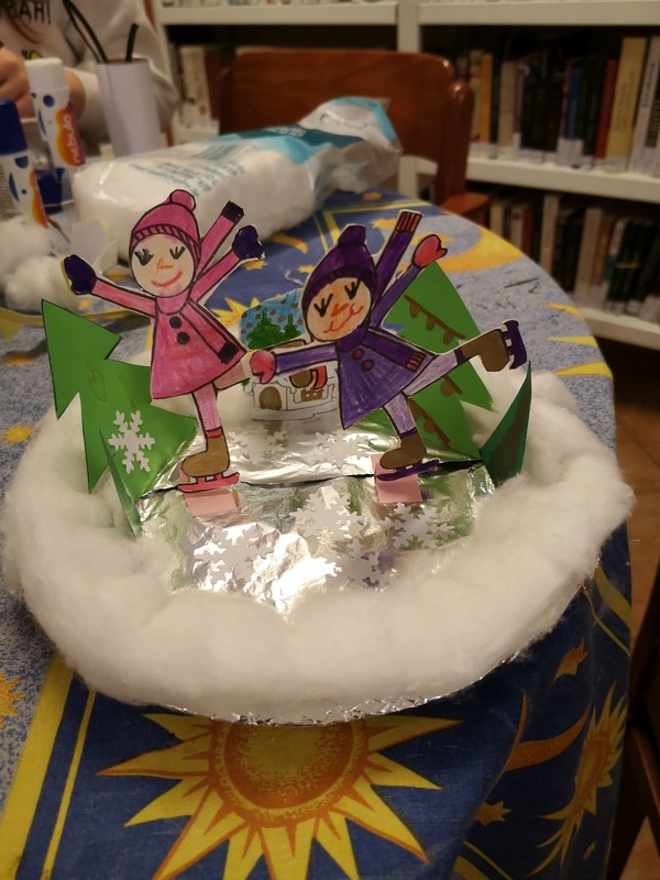 Papír korcsolyázó gyerekek