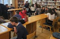 Gyerekfoglalkozás a Sárkányos Gyerekkönyvtárban