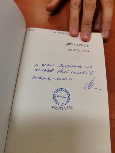 Az útonjáró - könyvtári példány az író által dedikálva