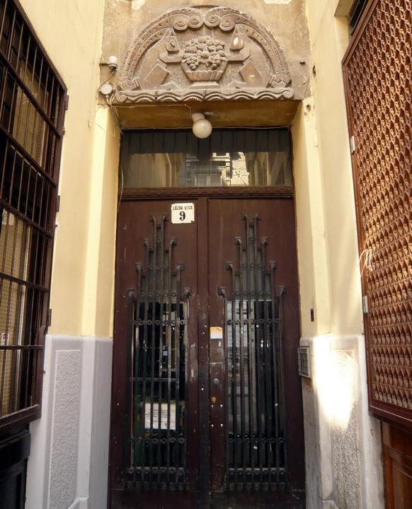 9 Lázár street, entrance