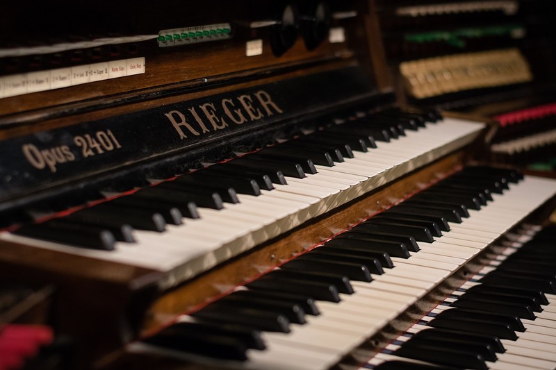 The keys of the organ
