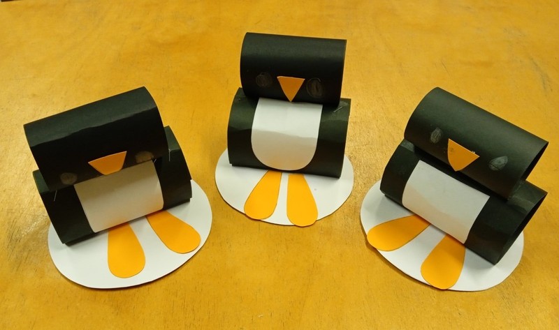 Papírból készült pingvin-trió