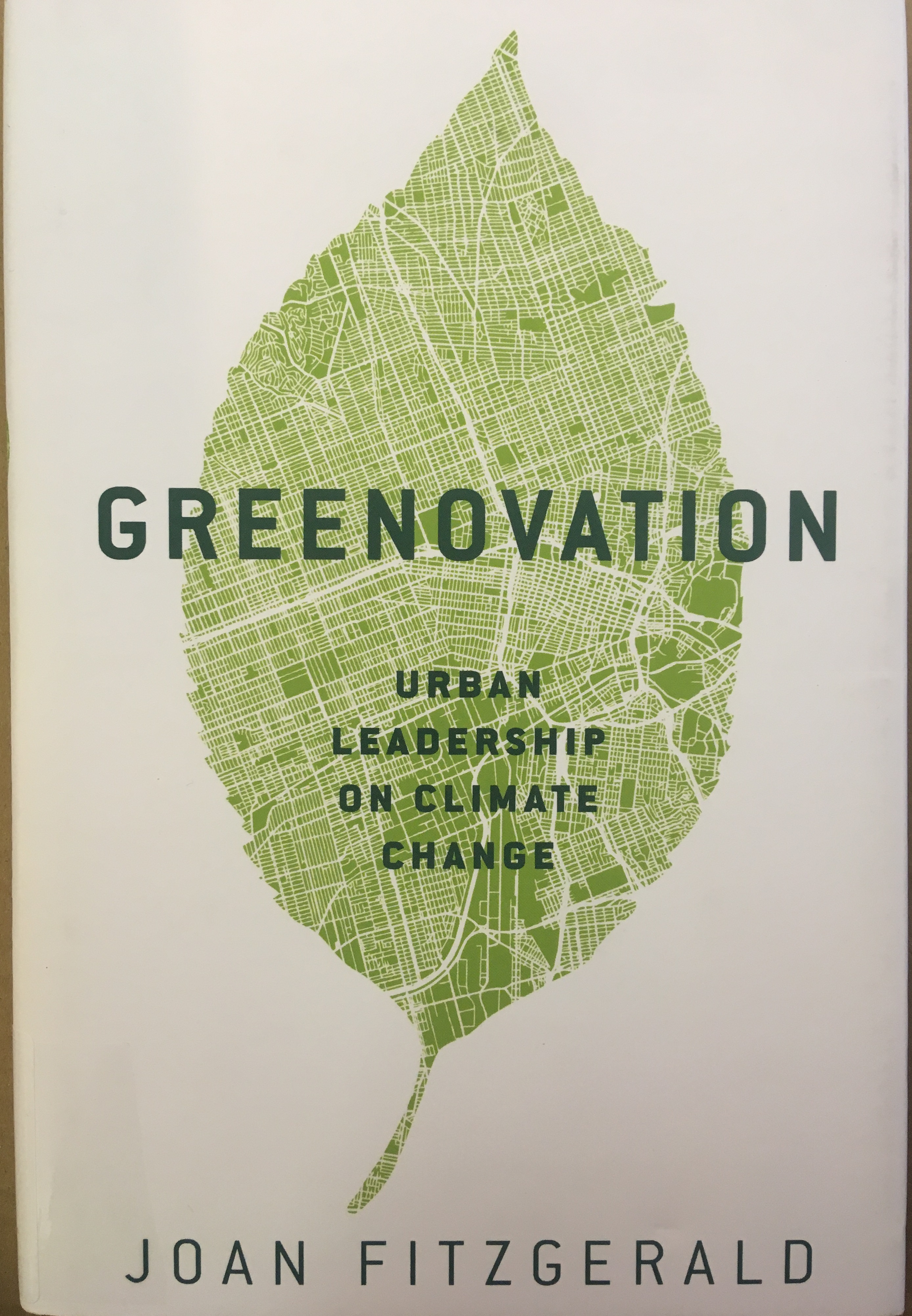 Joan Fitzgerald Greenovation Urban Leadership on Climate Change című könyv borítója 
