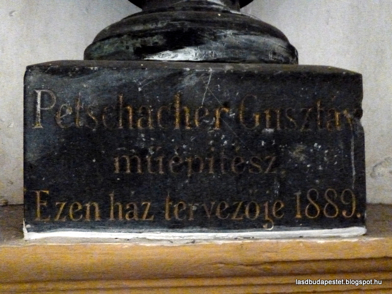 The writing on the bust of Gusztáv Petschacher