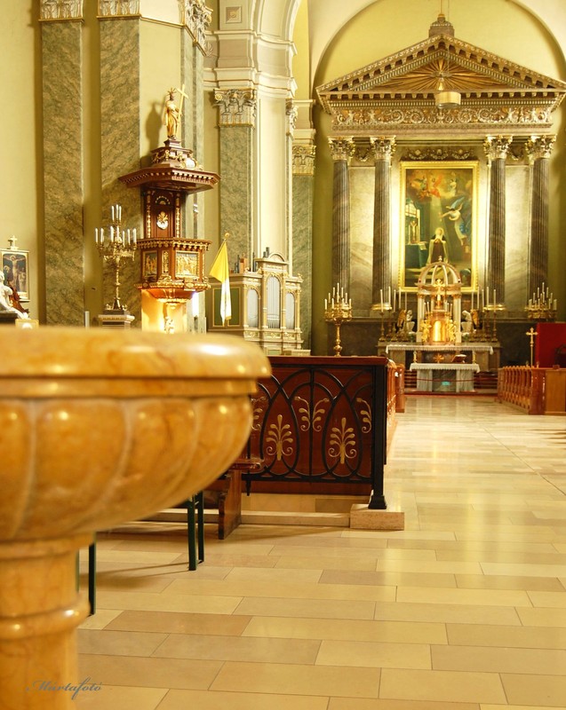 The holy water font and the high altar