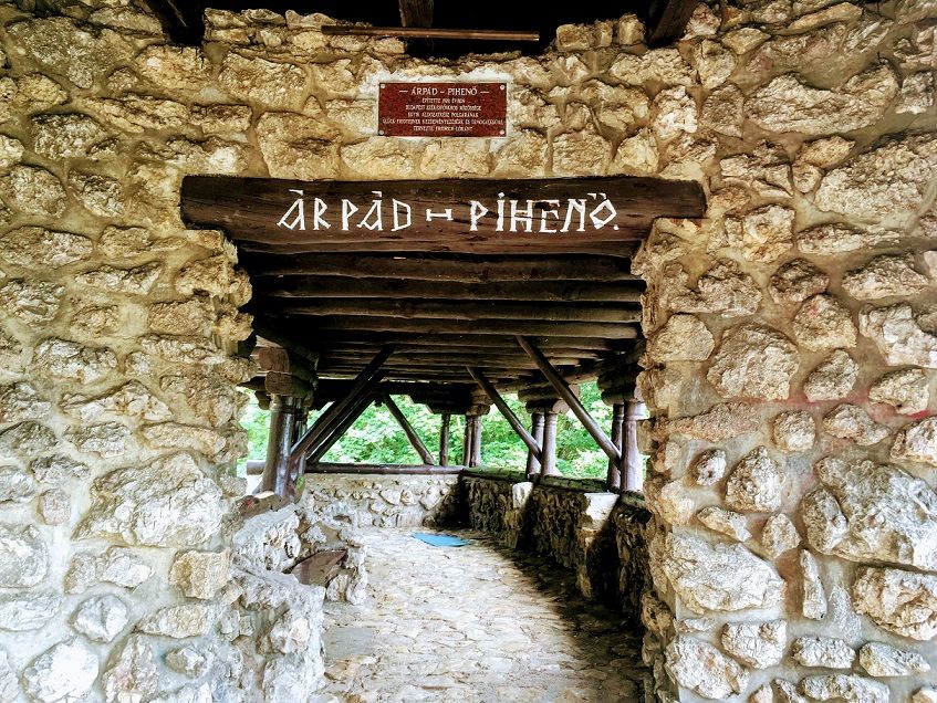 Az Árpád-kilátó bejárata