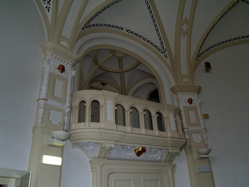 The balcony in the third floor hall