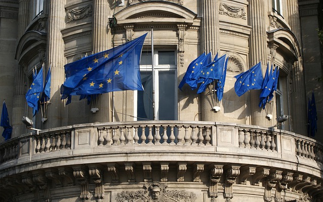 Imázsfotó Európai Uniós zászlókkal