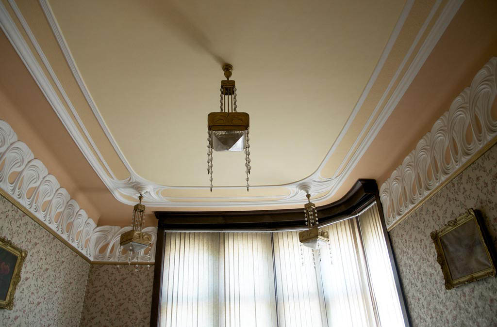 The ceiling of the owner's room