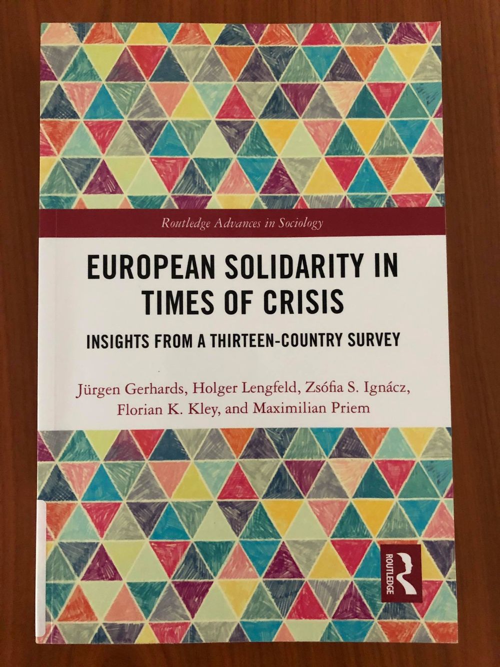 Jürgen Gerhards European Solidarity in Times of Crisis című könyvének borítója