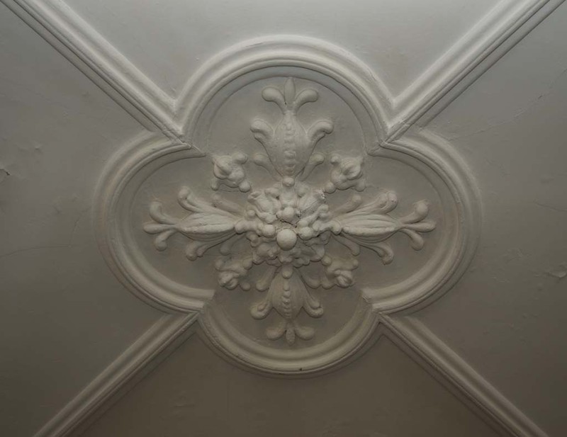 Stucco decoration on ceiling