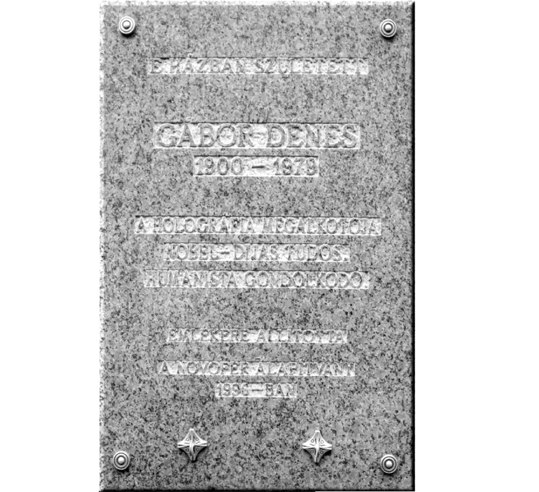 Memorial plaque about Dennis Gabor on the wall of the house