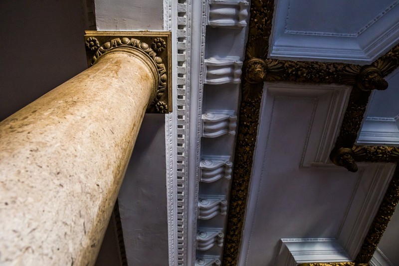 A pillar in the mansion
