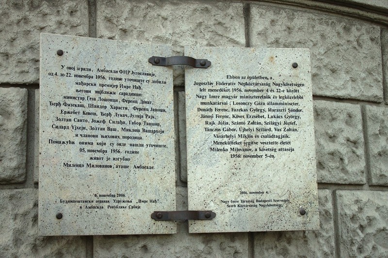 Memorial plaque for Imre Nagy and his companions on the embassy wall