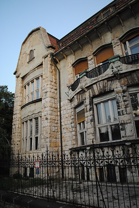 A villa homlokzata